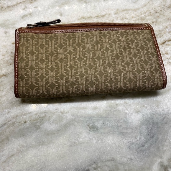 Tan fabric fossil wallet with fossil F logo and print it on fabric. - Picture 3 of 6